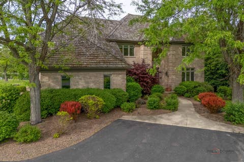 Tiny photo for 5420 Belmont Court, Libertyville, IL 60048 (MLS # 12711143)
