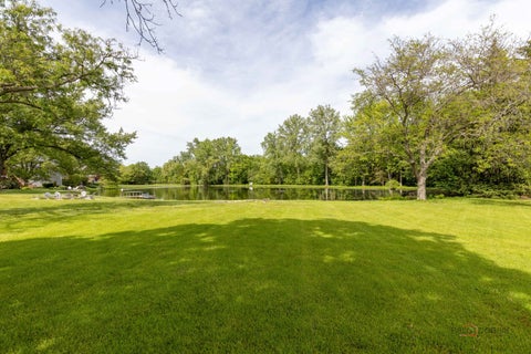 Tiny photo for 5420 Belmont Court, Libertyville, IL 60048 (MLS # 12711143)
