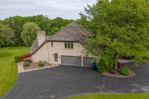 Tiny photo for 5420 Belmont Court, Libertyville, IL 60048 (MLS # 12711143)