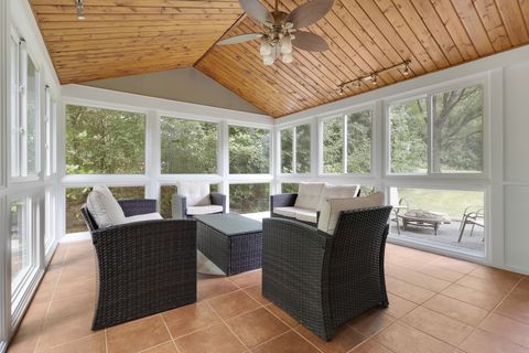 Tiny photo for 431 E Oakwood Drive, Barrington, IL 60010 (MLS # 12532408)