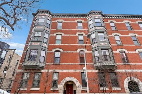 1051 W Barry Avenue 2W Chicago IL 60657