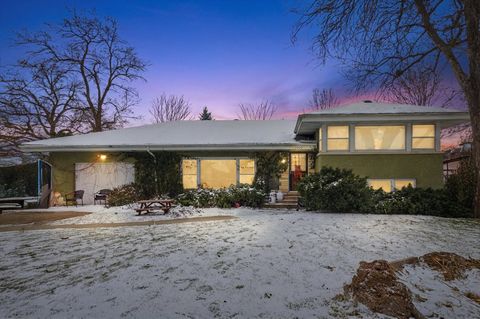 Tiny photo for 1009 Hastings Street, Park Ridge, IL 60068 (MLS # 12538346)