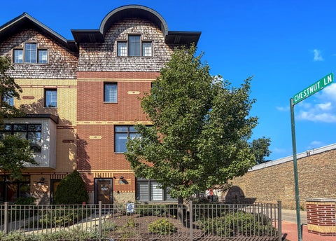 Photo of 1016 Madison Street, Oak Park, IL 60302 (MLS # 12764404)