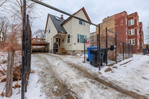 Photo of 7412 S PHILLIPS Avenue, Chicago, IL 60649 (MLS # 12581558)