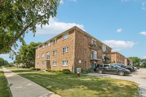 Tiny photo for 5834 W 77TH Street #102, Burbank, IL 60459 (MLS # 12732442)