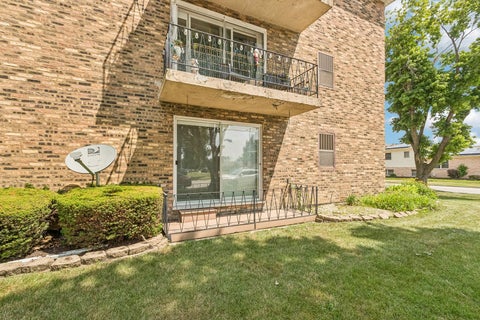 Tiny photo for 5834 W 77TH Street #102, Burbank, IL 60459 (MLS # 12732442)