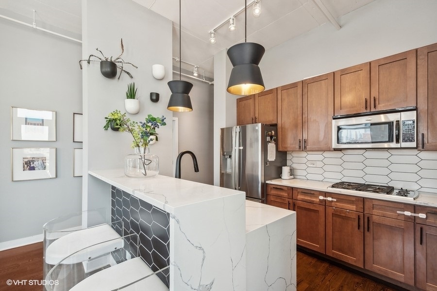 740 W Fulton Street 613
