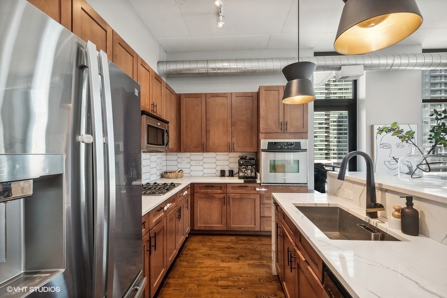 740 W Fulton Street 613