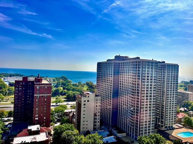 4343 N Clarendon Avenue 2504