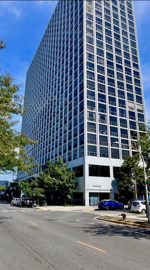 4343 N Clarendon Avenue 2504 Chicago IL 60613