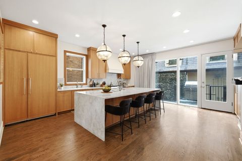 Tiny photo for 1352 N La Salle Drive, Chicago, IL 60610 (MLS # 12653138)