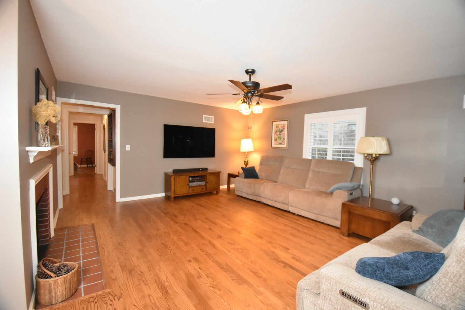 111 W Prairie Avenue