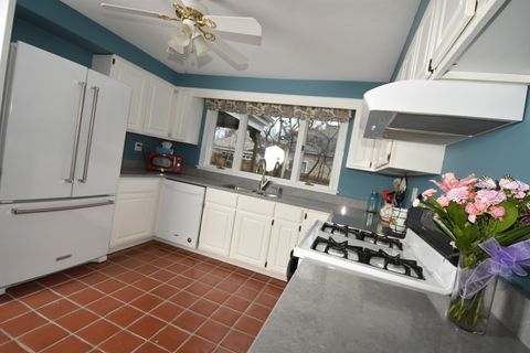 Tiny photo for 111 W Prairie Avenue, Wheaton, IL 60187 (MLS # 12587976)