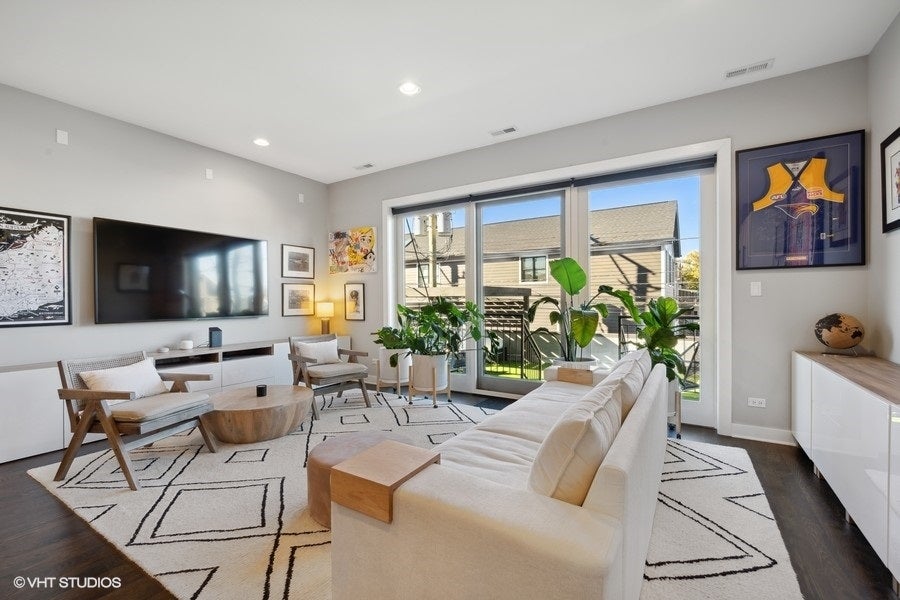 2550 W Fullerton Avenue 2D