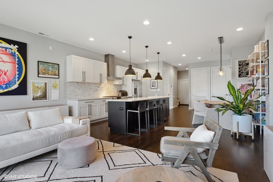 2550 W Fullerton Avenue 2D