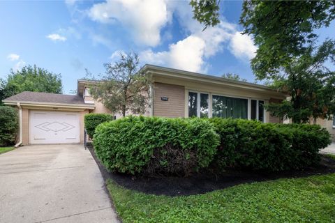 Photo of 9449 Lavergne Avenue, Skokie, IL 60077 (MLS # 12459003)