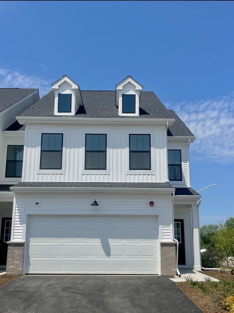 2045 Palmer Court 16003