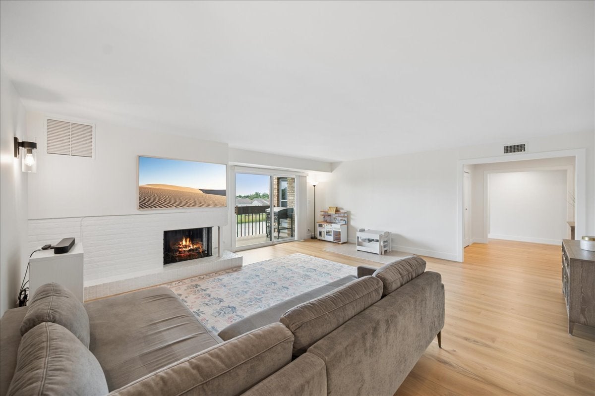1671 Mission Hills Road 404
