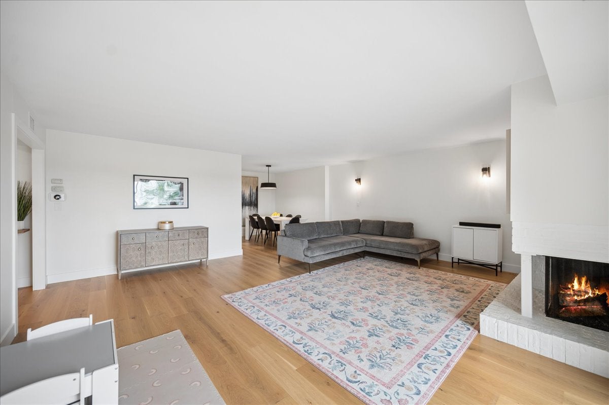 1671 Mission Hills Road 404