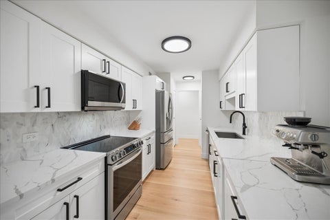Tiny photo for 1671 Mission Hills Road #404, Northbrook, IL 60062 (MLS # 12765863)