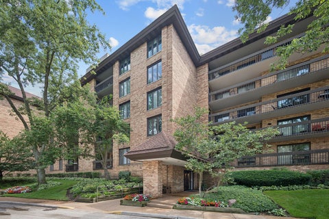 Photo of 1671 Mission Hills Road #404, Northbrook, IL 60062 (MLS # 12765863)
