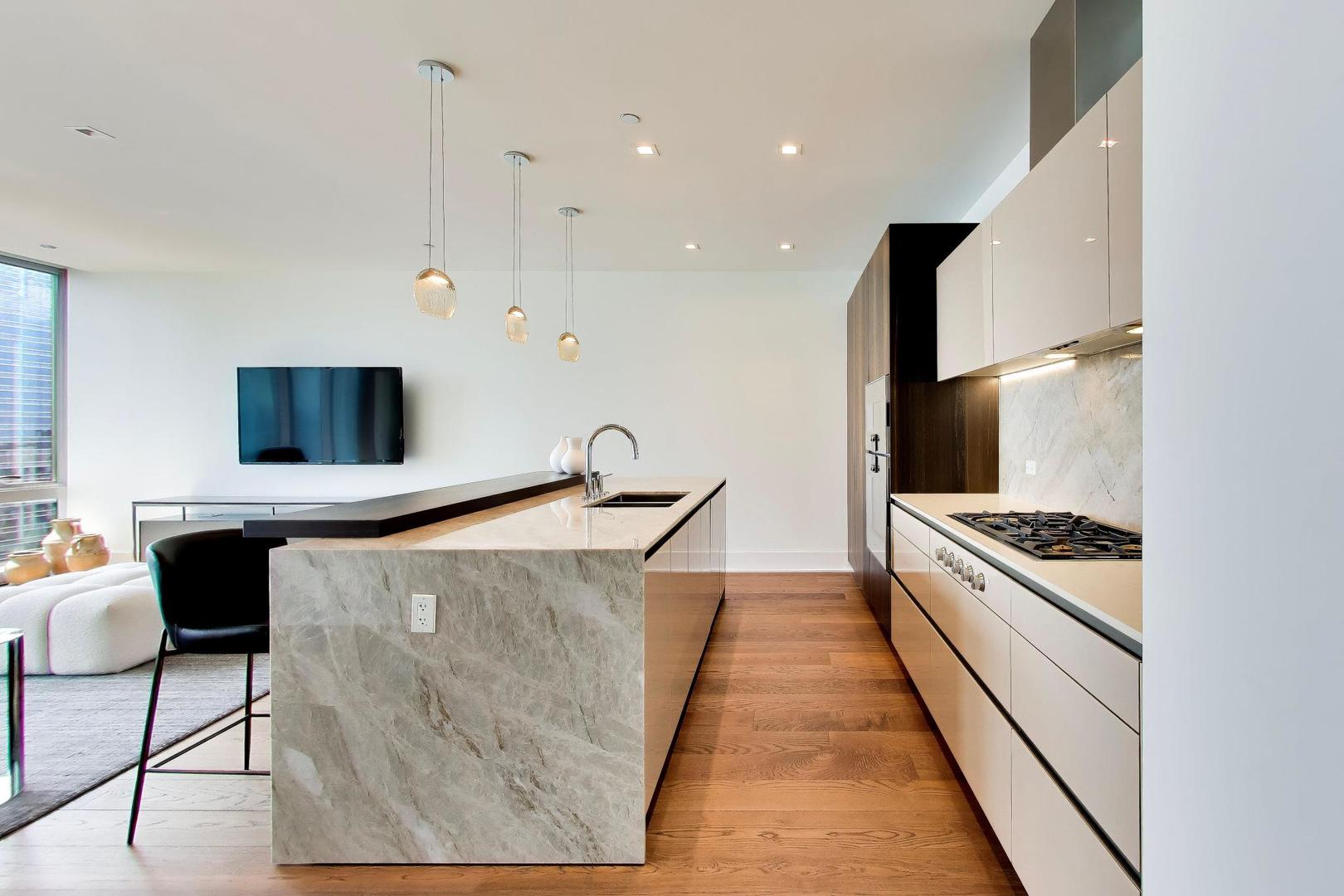 363 E Wacker Drive 4803