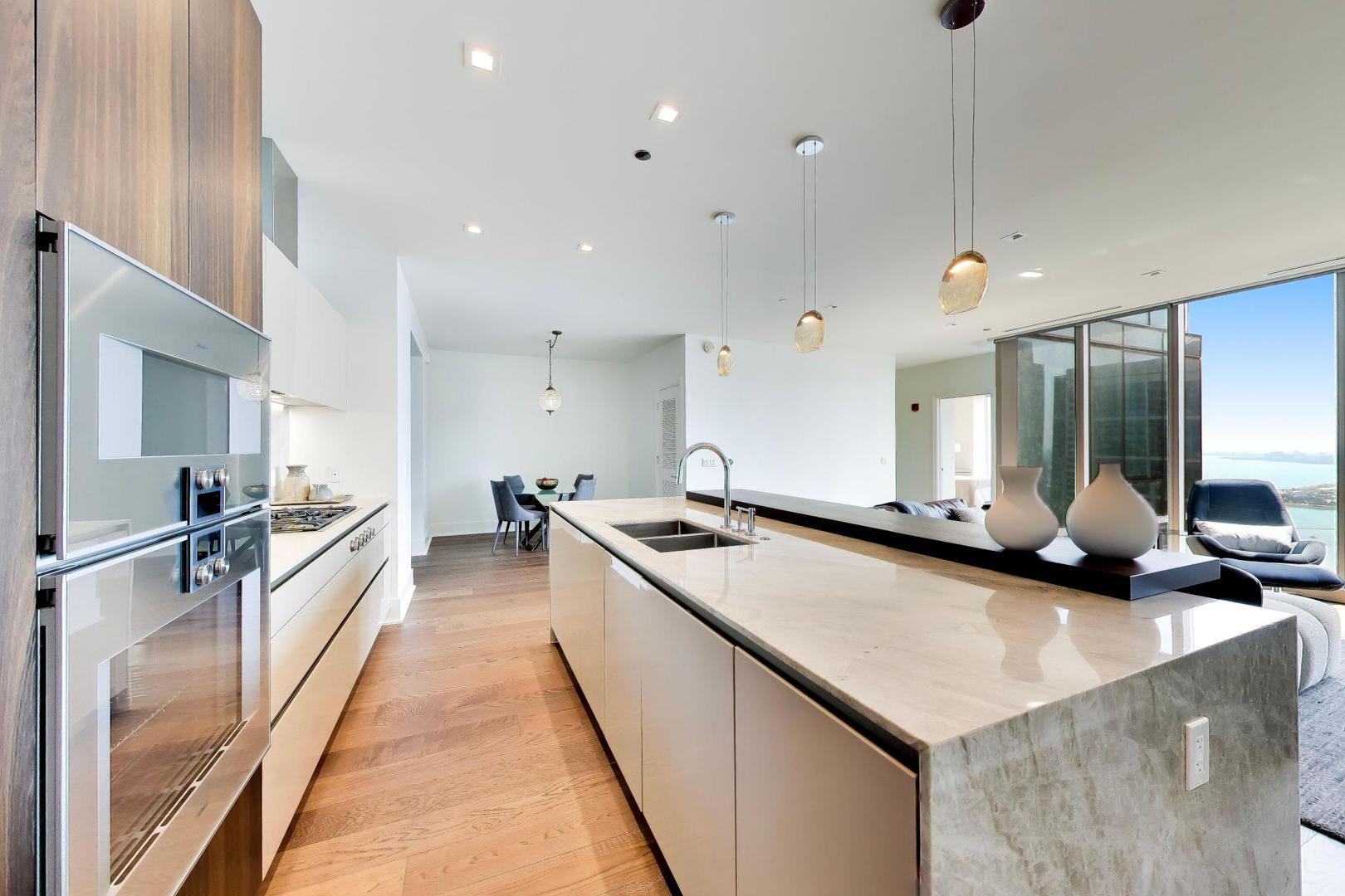 363 E Wacker Drive 4803