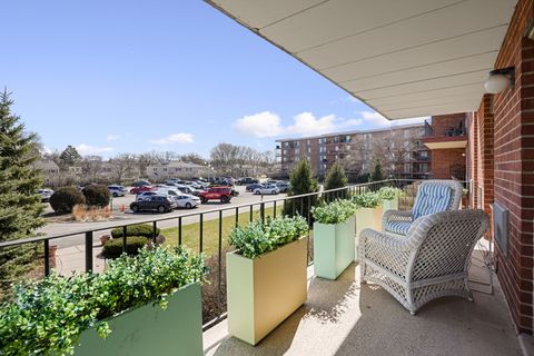 Tiny photo for 16 E Old Willow Road #223S, Prospect Heights, IL 60070 (MLS # 12592392)