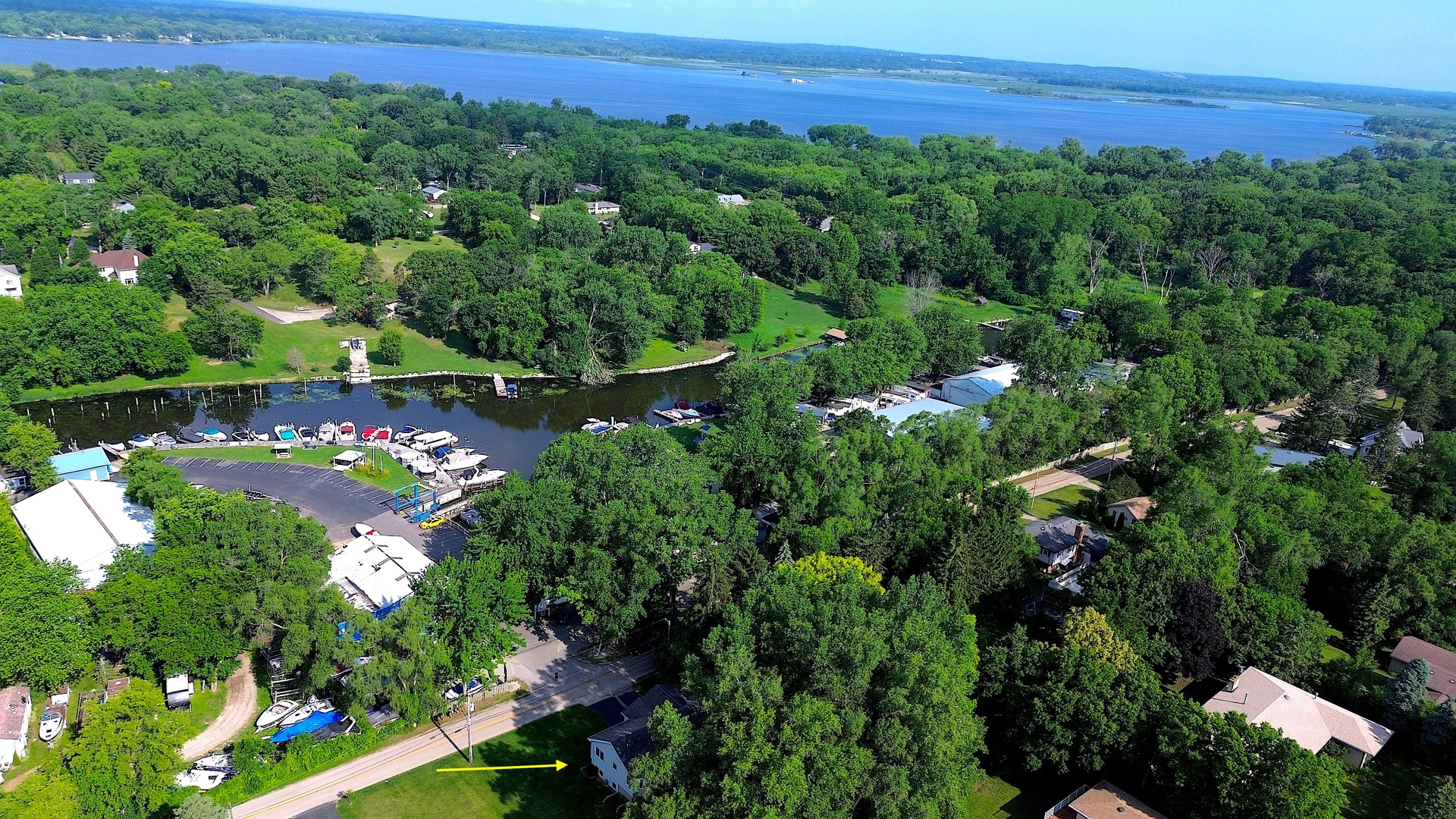 38815 N Broadway Avenue