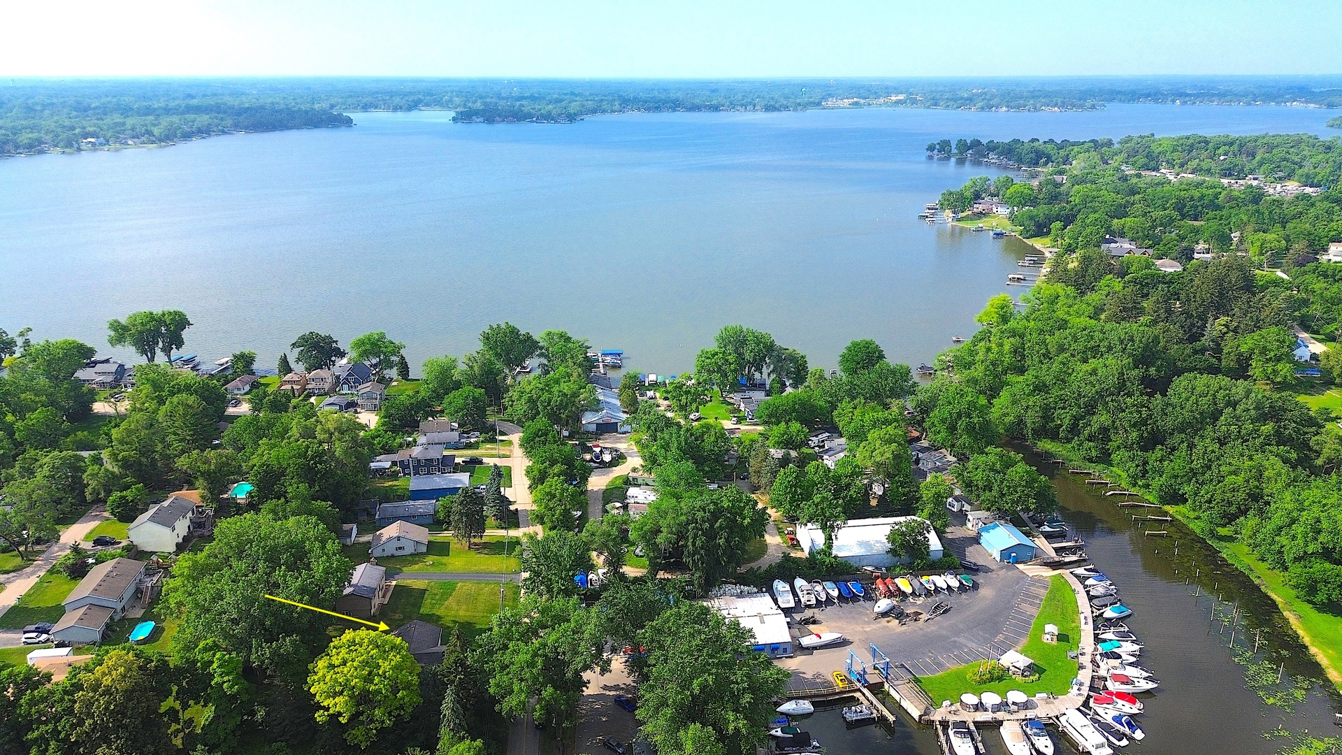 38815 N Broadway Avenue