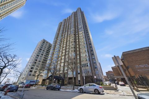 Photo of 525 W Hawthorne Place #2707, Chicago, IL 60657 (MLS # 12589260)