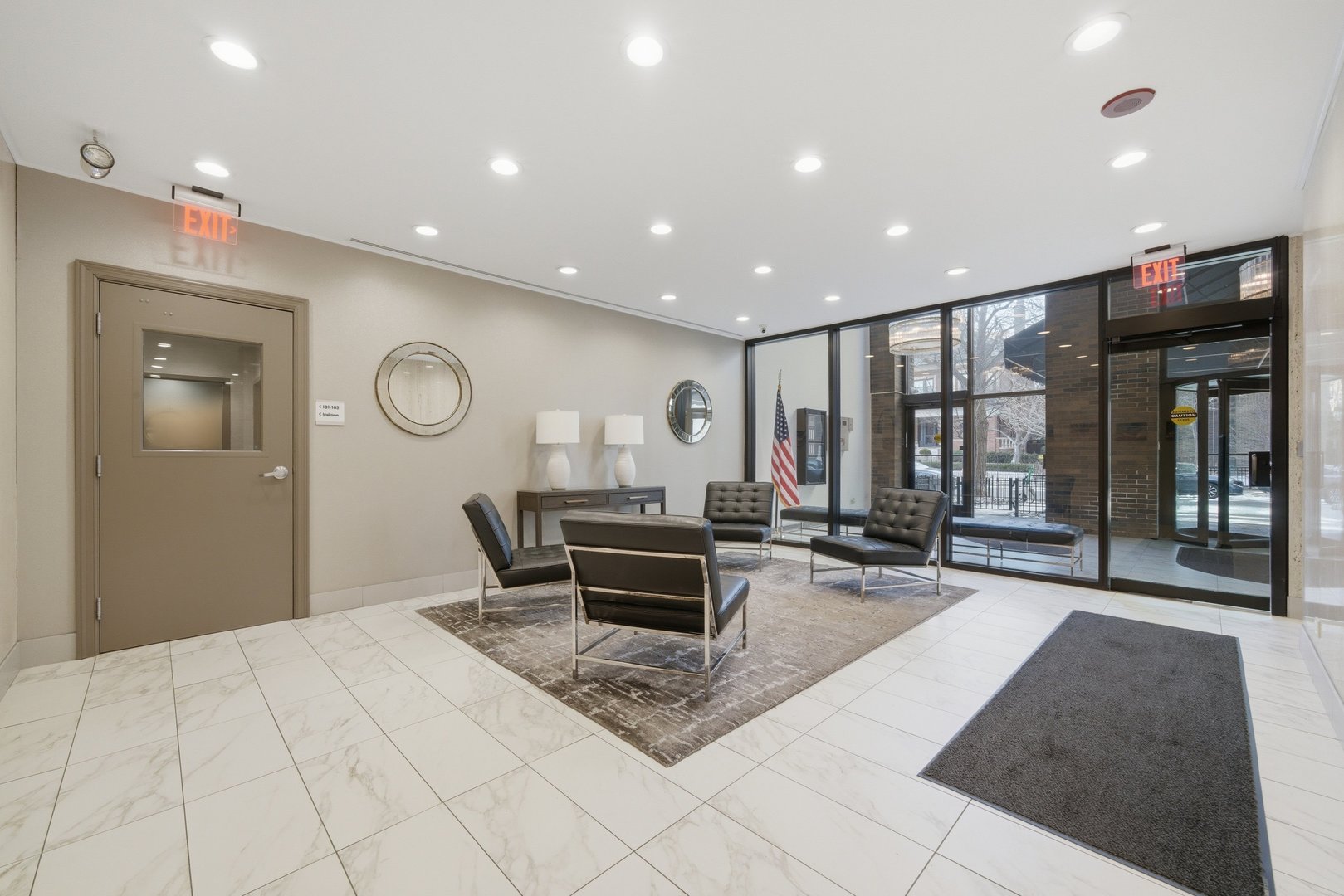 525 W Hawthorne Place 2707