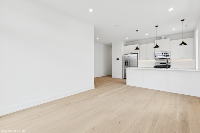 3219 N ELSTON Street 2