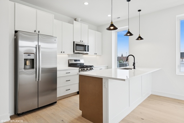 3219 N ELSTON Street 2