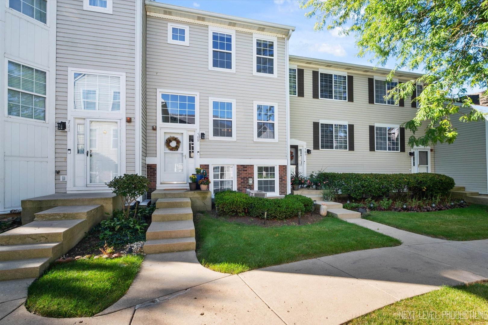 View North Aurora, IL 60542 townhome