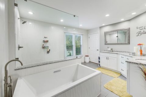 Tiny photo for 927 Garfield Avenue, Libertyville, IL 60048 (MLS # 12470137)