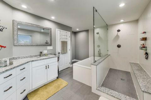 Tiny photo for 927 Garfield Avenue, Libertyville, IL 60048 (MLS # 12470137)