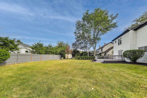 Tiny photo for 927 Garfield Avenue, Libertyville, IL 60048 (MLS # 12470137)