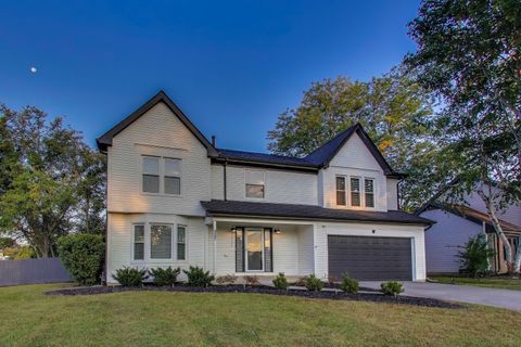 Photo of 927 Garfield Avenue, Libertyville, IL 60048 (MLS # 12470137)