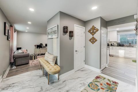 Tiny photo for 927 Garfield Avenue, Libertyville, IL 60048 (MLS # 12470137)