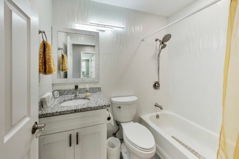 Tiny photo for 927 Garfield Avenue, Libertyville, IL 60048 (MLS # 12470137)