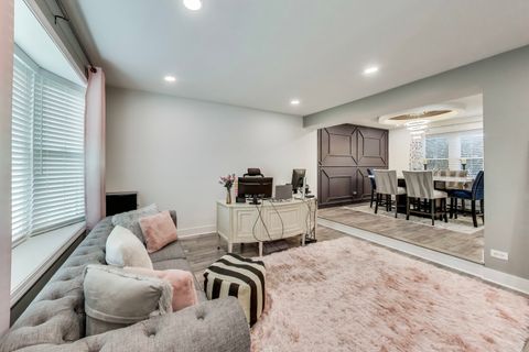 Tiny photo for 927 Garfield Avenue, Libertyville, IL 60048 (MLS # 12470137)