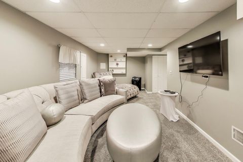 Tiny photo for 927 Garfield Avenue, Libertyville, IL 60048 (MLS # 12470137)