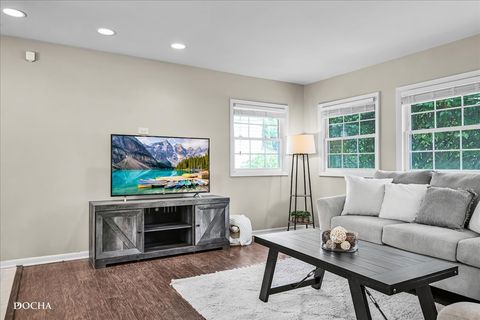 Tiny photo for 425 W Gartner Road, Naperville, IL 60540 (MLS # 12482159)