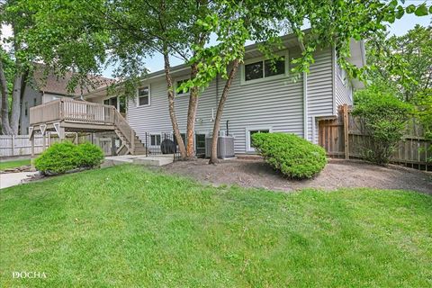 Tiny photo for 425 W Gartner Road, Naperville, IL 60540 (MLS # 12482159)