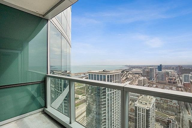 1201 S Prairie Avenue 4206