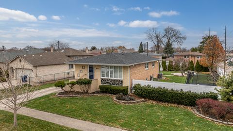 Photo of 4820 W 106th Street, Oak Lawn, IL 60453 (MLS # 12524676)