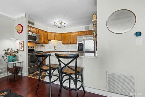 Tiny photo for 6033 N SHERIDAN Road #31M, Chicago, IL 60660 (MLS # 12720349)