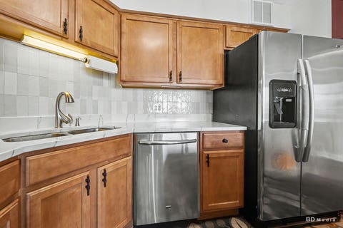 Tiny photo for 6033 N SHERIDAN Road #31M, Chicago, IL 60660 (MLS # 12720349)