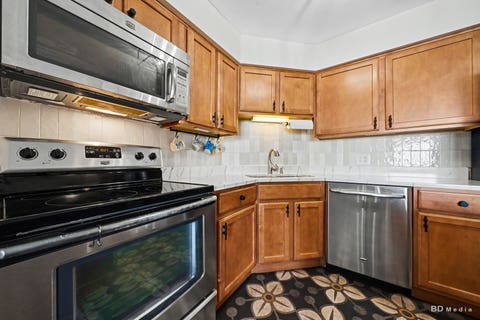 Tiny photo for 6033 N SHERIDAN Road #31M, Chicago, IL 60660 (MLS # 12720349)